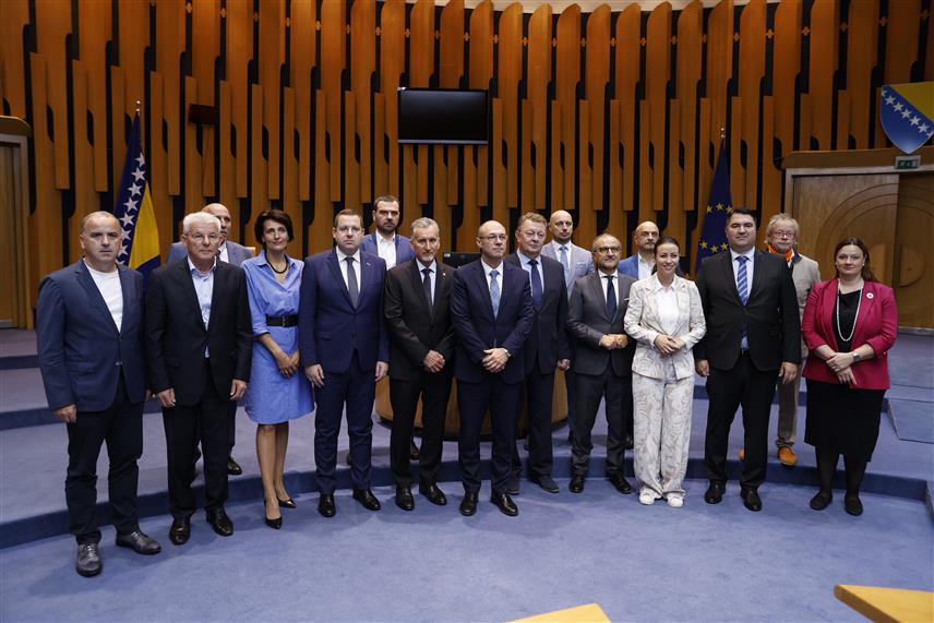 САРАЈЕВО, 18. СЕПТЕМБРА /СРНА/ - Састанак Парламентарног одбора за стабилизацију и придруживање између ЕУ и БиХ у Сарајеву.