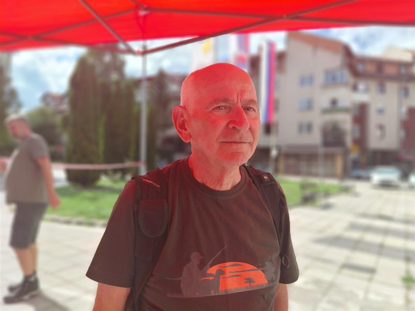 ИСТОЧНО САРАЈЕВО, 18. СЕПТЕМБРА /СРНА/ - Филм "Линија" о хуманости, храбрости и патриотизму ратног хирурга Миодрага Лазића ће, захваљујући подршци институција Србије и Републике Српске, као и српског народа, сачувати успомену на човјека који је својим хуманошћу задужио будуће генерације да буду часни и добри људи који ће помоћи свима у невољи, рекао је Срни директор овог филма Слободан Стојановић.	

