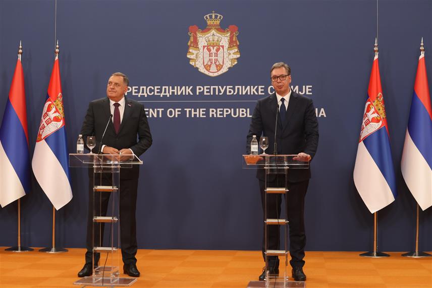 БЕОГРАД, 20. СЕПТЕМБРА /СРНА/ - Предсједник Србије Алескандар Вучић на заједничкој конференцији за новинаре са предсједником Републике Српске Милорадом Додиком. /фото Борислав Здиња/