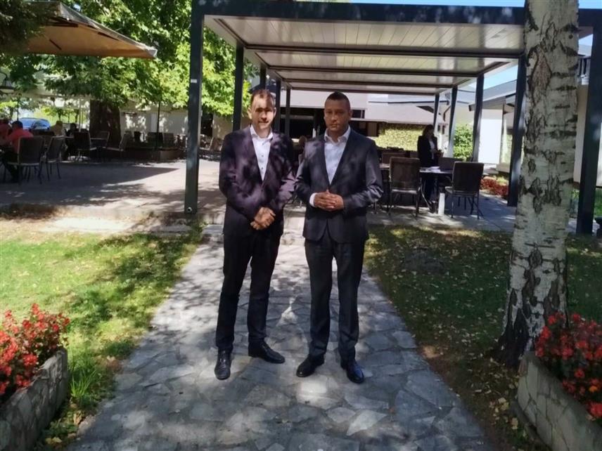 ИСТОЧНО САРАЈЕВО, 23. СЕПТЕМБРА /СРНА/ - Замјеник министра одбране у Савјету министара Александар Гогановић састао се данас у Источном Сарајеву са посебним изаслаником премијера Мађарске за Западни Балкан Бунфордом Жолтом.	