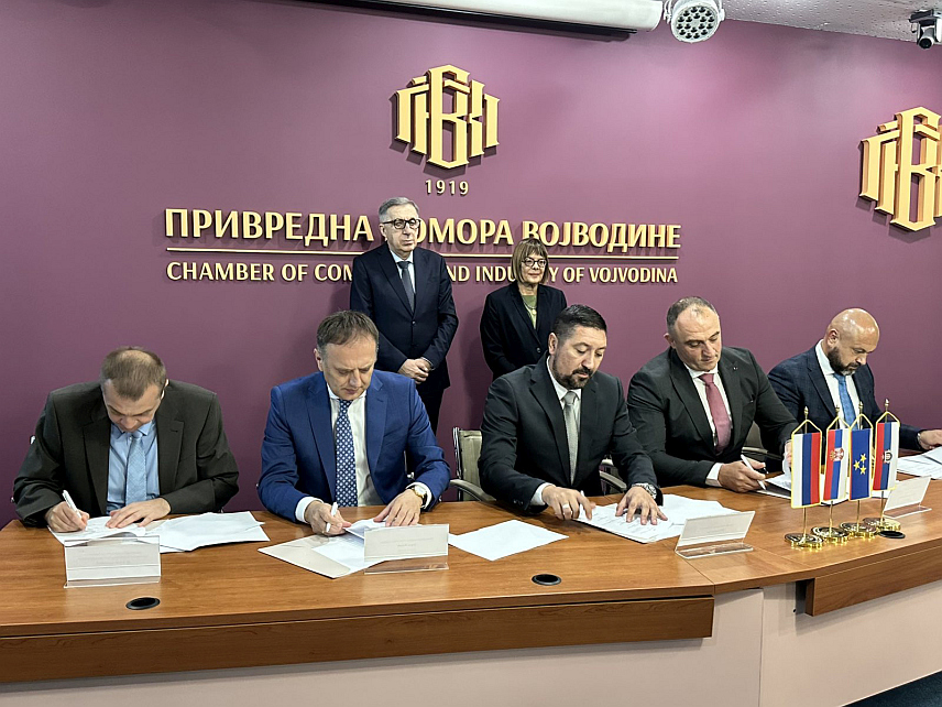 НОВИ САД, 25. СЕПТЕМБРА /СРНА/ - У Новом Саду је, у оквиру манифестације Дани Српске у Србији, потписан Институционални споразум између Привредне коморе Републике Српске, Привредне коморе Војводине, Гаранцијског фонда Војводине, Гарантног фонда Републике Српске и Продуктне берзе Нови Сад, са циљем унапређења сарадње институција.	