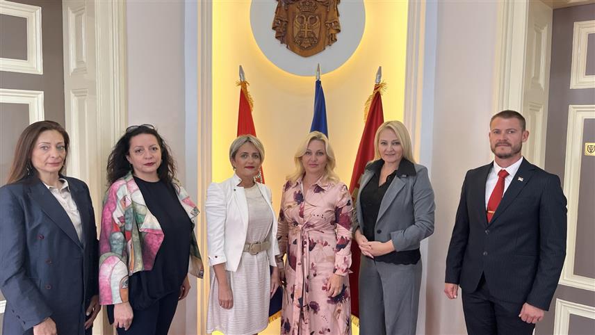 КРУШЕВАЦ, 25. СЕПТЕМБРА /СРНА/ - Представник Народног музеја Републике Српске етнолог Данијела Ђукановић са делегацијом и начелник Градске управе Крушевац Весна Анђелић.