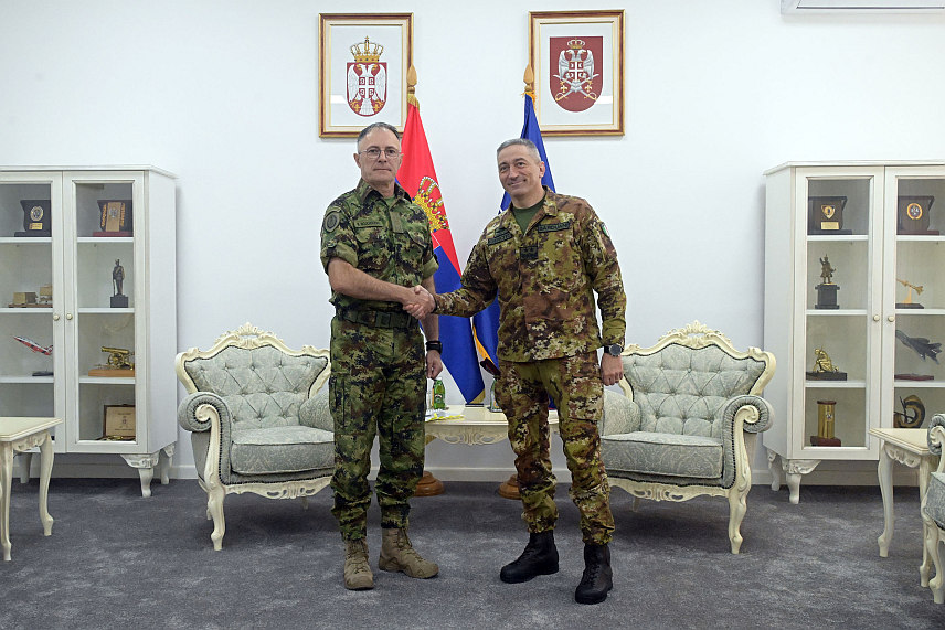 БЕОГРАД, 26. СЕПТЕМБРА /СРНА/ - Начелник Генералштаба Војске Србије генерал Милан Мојсиловић и одлазећи командант КФОР-а генерал-мајор Енрике Бардуани разговарали су о безбједносним изазовима, тренутној ситуацији и активностима које Војска Србије и КФОР предузимају на очувању мира и безбједности на Косову и Метохији.