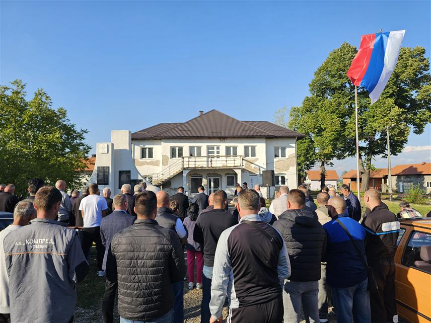 УГЉЕВИК, 29. СЕПТЕМБРА /СРНА/ - У Доњем Забрђу код Угљевика данас је обиљежен Дан ове мјесне заједнице, када се на овај датум прије 30 година из заробљеништва у Tузли вратио 61 српски борац са угљевичког подручја, од којих су већина били из овог села, а заробљени су на Лисачи.