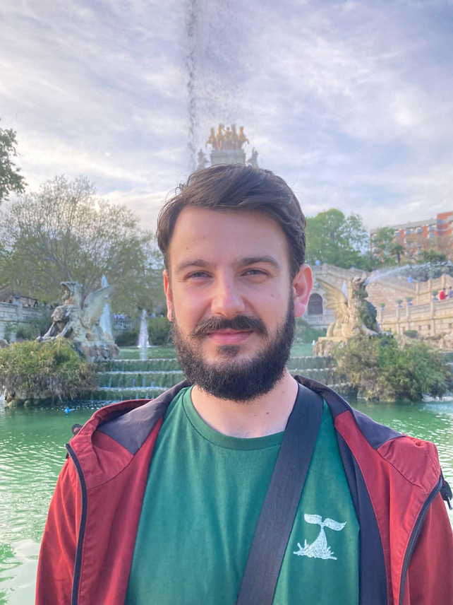 ИСТОЧНО САРАЈЕВО, 30. СЕПТЕМБРА /СРНА/ – Добитник награде "Студент генерације" Физичког факултета Универзитета у Београду Јован Потребић из Источног Сарајева изјавио је Срни да је признање снажан подстрек за даље академско и научно усавршавање, али и обавеза да настави са академским радом и доприносом научној заједници.