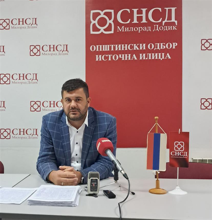 ИСТОЧНО САРАЈЕВО, 3. СЕПТЕМБРА /СРНА/ - Шеф одборничког Клуба СНСД-а Небојша Шешлија.