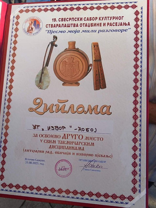 ДОБОЈ, 4. СЕПТЕМБРА /СРНА/ - Завичајни клуб "Извор" из Добоја, који окупља некадашње српске становнике сарајевско-зеничке регије, освојио је друго мјесто на 19. Свесрпском сабору културног стваралаштва отаџбине и расејања "Пјесмо моја, мили разговоре" у Војковићима.	
