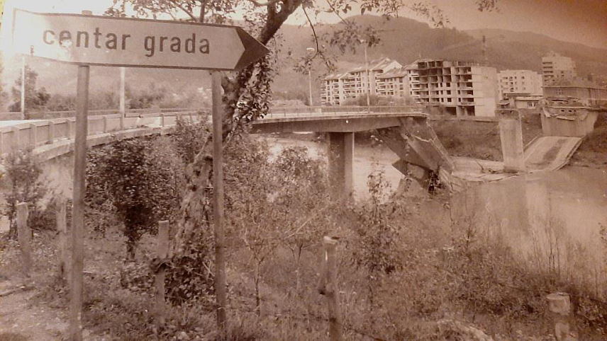 ФОЧА, 5. СЕПТЕМБРА /СРНА/ - Напади НАТО авијације на подручју општине Фоча, у којима су порушени мостови на Дрини и Бистрици, при чему су погинула два српска војника и један цивил, те почињена материјална штета која је у то вријеме премашила 50 милиона њемачких марака, почели су на данашњи дан прије 30 година.
