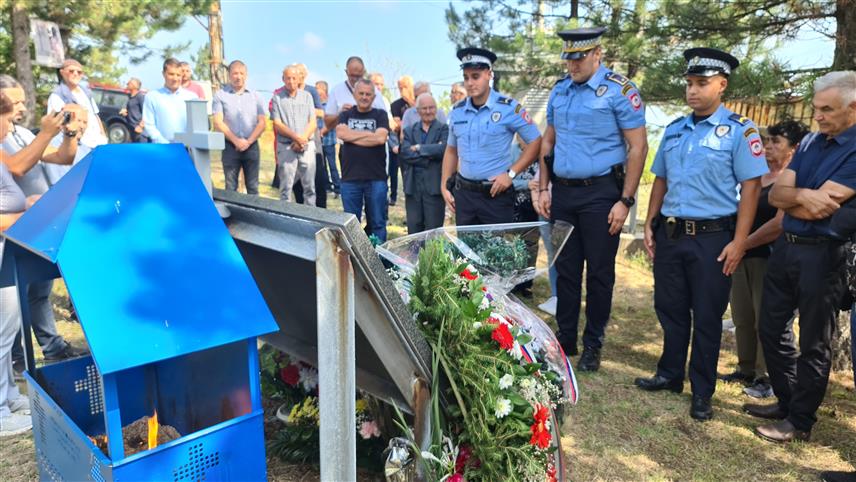 ПЕТРОВО, 7. СЕПТЕМБРА /СРНА/ - На озренском врху Краљица, гдје је данас обиљежено 30 година од када је НАТО авијација срушила телекомуникациони торањ и усмртила петорицу везиста Војске Републике Српске, поручено је да су овдје западне земље извршиле агресију над Србима који су само бранили своја огњишта.