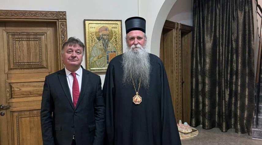 ПОДГОРИЦА, 16. ЈАНУАРА /СРНА/ - Потпредсједник Владе Црне Горе за односе са вјерским заједницама Будимир Алексић и Његово високопреосвештенство митрополит црногорско-приморски Јоаникије састали су се данас у Цетињском манастиру.