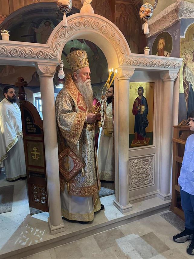 ПОДГОРИЦА, 18. ЈАНУАРА /СРНА/ - Његово високопреосвештенство митрополит црногорско-приморски Јоаникије служио је данас, на Крстовдан, литургију у Благовештењском манастиру на острву Бешка на Скадарском језеру.