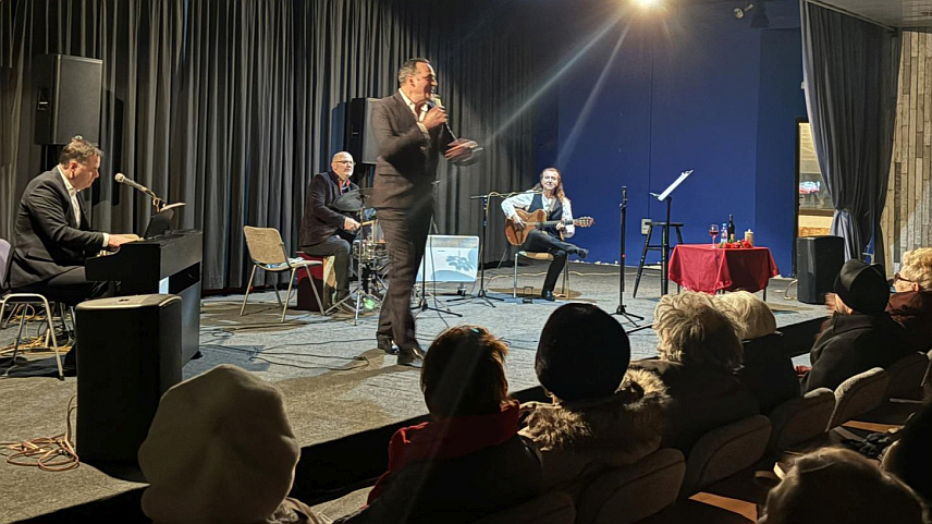 ДОБОЈ, 18. ЈАНУАРА /СРНА/ - У Добоју је вечерас одржан богојављенски концерт на којем је наступио оперски пјевач из Србије Милош Радовић, чиме је званично отворена овогодишња сезона културних дешавања у граду.