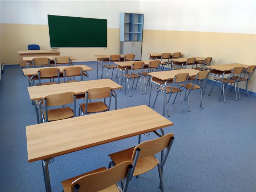 ТРНОВО, 19. ЈАНУАРА /СРНА/ - У Основној школи "Свети Сава" у Трнову реновиране су и модерно опремљене три учионице, а вриједност радова је 18.200 КМ.