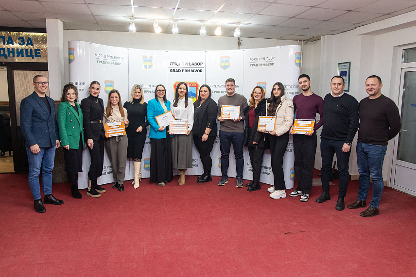 ПРЊАВОР, 19. ЈАНУАРА /СРНА/ - Омладинска банка у Прњавору прошле године је реализовала пет пројеката и два микробизниса, укупне вриједности 23.608 КМ.