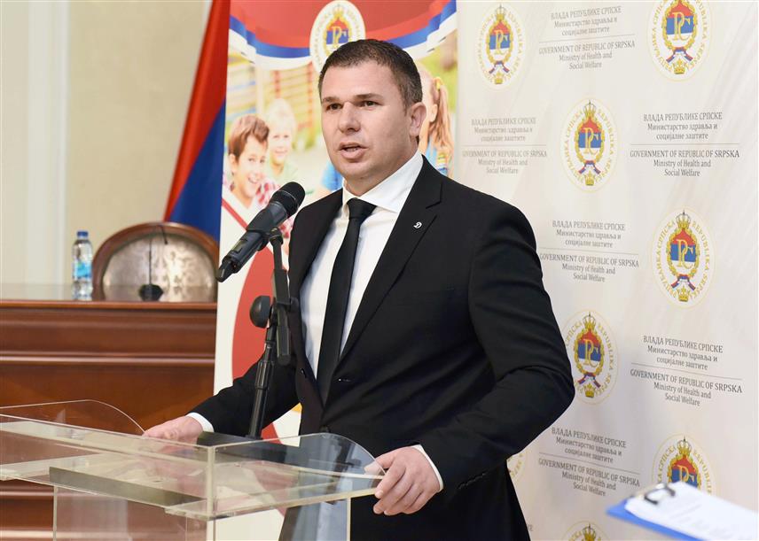 БИЈЕЉИНА, 1. ЈАНУАРА /СРНА/ - Јавни фонд за дјечију заштиту Републике Српске стабилан је систем за подршку породици чији је буџет за ову годину 201.275.000 КМ, изјавио је Срни директор Фонда Недељко Јовић.