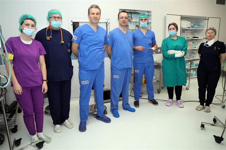 БАЊАЛУКА, 20. ЈАНУАРА /СРНА/ - На Универзитетском клиничком центру /УКЦ/ Републике Српске данас је изведена лапароскопска операција карцинома ниског дијела ректума код пацијента који је претходно прошао зрачење и хемиотерапију.