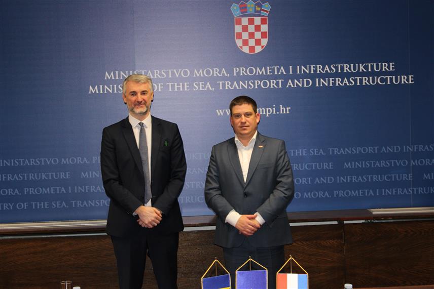 ЗАГРЕБ, 21. ЈАНУАРА /СРНА/ - Министар комуникација и транспорта у Савјету министара Един Форто разговарао је сa хрватским колегом Олегом Бутковићем.