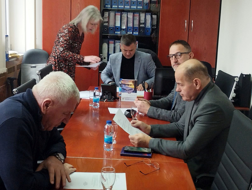 БАЊАЛУКА, 22. ЈАНУАРА /СРНА/ - Клуб Бошњака у Вијећу народа Републике Српске није постигао консензус о покретању механизма заштите виталног националног интереса на одллуку о избору нове Владе Републике Српске.