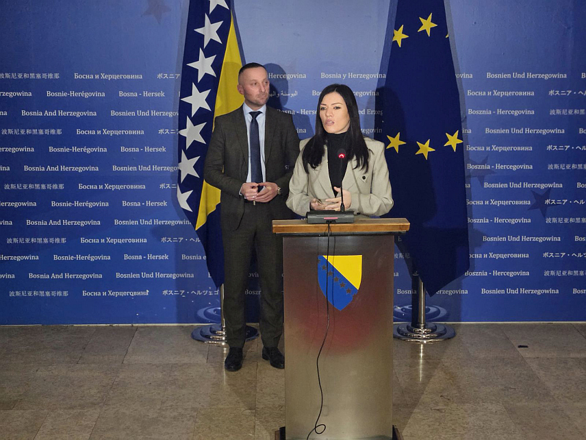 САРАЈЕВО, 22. ЈАНУАРА /СРНА/ - Клуб посланика СНСД-а у Представничком дому Парламентарне скупштине БиХ сматра да је Реформска агенда квалитетна и да има обрисе агенде која обећава перспективан развојни пут БиХ који поштује конститутивност три народа у два ентитета, изјавила је шеф Клуба Сања Вулић.