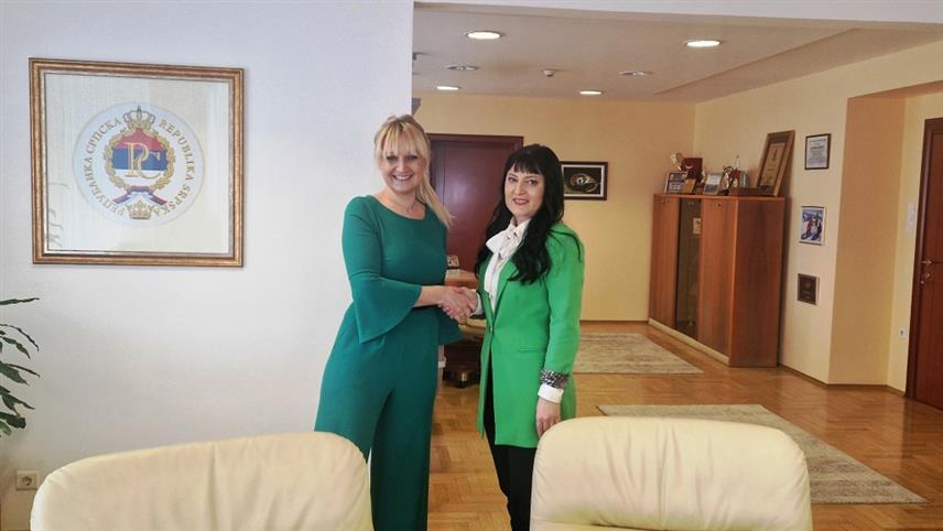 БАЊАЛУКА, 23. ЈАНУАРА /СРНА/ - Новоизабрани министар породице, омладине и спорта Републике Српске Ирена Игњатовић преузела је данас дужност од бившег министра Селме Чабрић.