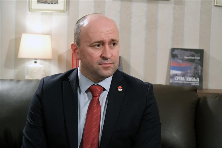 БАЊАЛУКА, 24. ЈАНУАРА /СРНА/ – Начелник општине Брод Милан Зечевић изјавио је да је нова општинска администрација успјела да санира кључне обавезе и стабилизује буџет иако је по преузимању мандата затекла велика дуговања, те истакао да је циљ створити амбијент да ова локална заједница буде самоодржива и отворена.