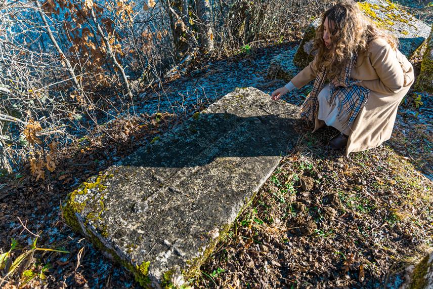 ПАЛЕ, 25. ЈАНУАРА /СРНА/ - Локалитет Хоточина у општини Пале, гдје се налази око 223 средњовјековна надгробна споменика настала између 12. и 16. вијека.