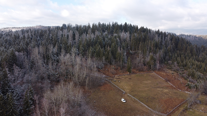 ПАЛЕ, 25. ЈАНУАРА /СРНА/ - Стећци нису подизани само око православих гробаља, већ и у оквиру црквених порти, а управо таква била је и Црква посвећена Светим апостолима Петру и Павлу из 13. вијека, чији се остаци налазе у Горњем Прибњу, у општини Пале.