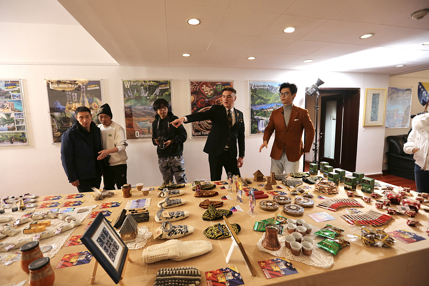 ПЕКИНГ, 26. ЈАНУАРА /СНРА/ - У Амбасади БиХ у Кини организован је низ активности усмјерених на промоцију Републике Српске и БиХ, те јачање њиховог културног и туристичког имиџа на кинеском тржишту.