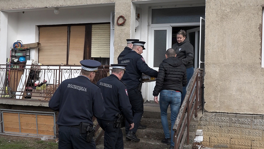 ПЕЛАГИЋЕВО, 26. ЈАНУАРА /СРНА/ – Припадници Полицијске станице Пелагићево прикупили су новац и прехрамбене производе за вишечлану породицу Цвијановић из ове општине, која је у тешкој материјалној ситуацији.