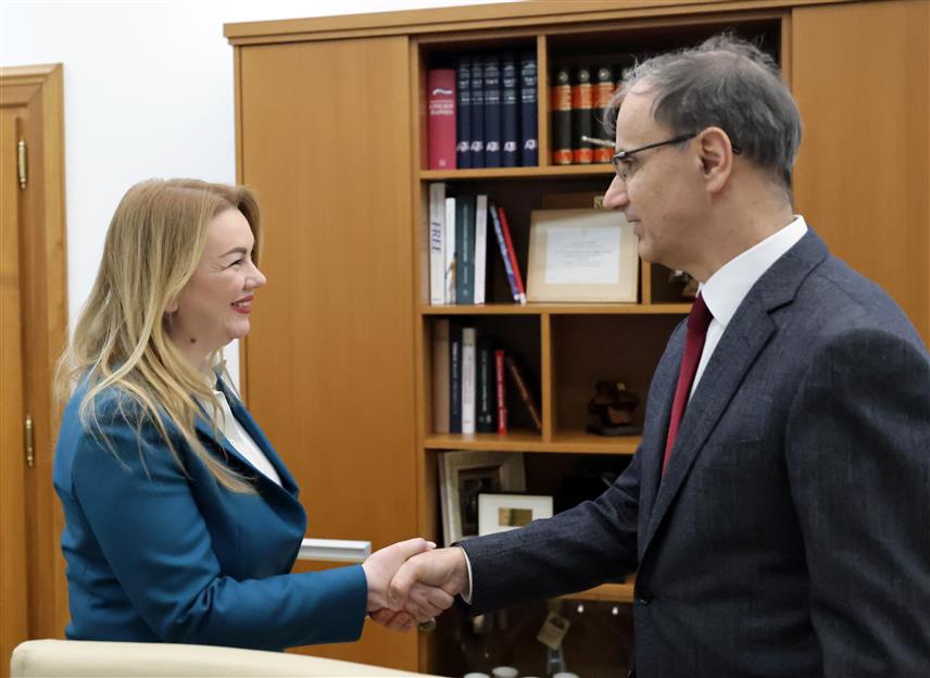 БЕОГРАД, 26.ЈАНУАРА /СРНА/ - Састанак премијера Србије Ђуре Мацута и комесара за избјеглице имиграције Србије Наташе Станисављевић.