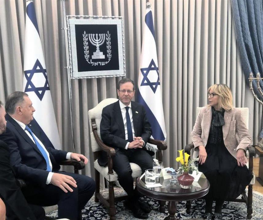 ТЕЛ АВИВ, 26. ЈАНУАРА /СРНА/ - Предсједник СНСД-а Милорад Додик истакао је након састанка са предсједником Израела Исаком Херцогом да српски и јеврејски народ дијеле искуство страдања, али и снагу опстанка и непоколебљиву вољу да сачувају свој идентитет.