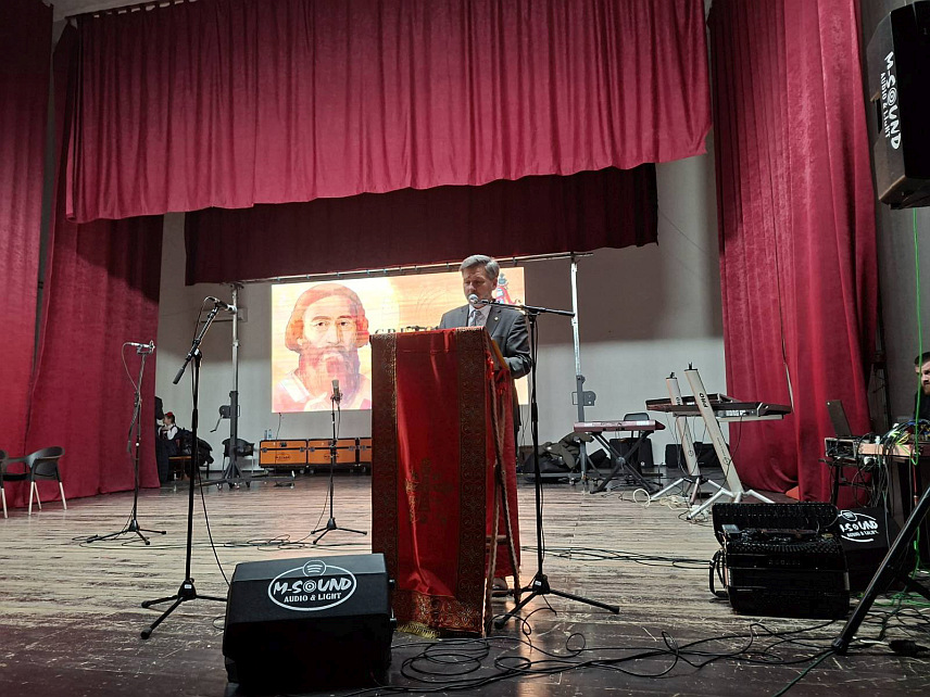 ШАМАЦ, 26. ЈАНУАРА /СРНА/ - Историчар Милош Ковић истакао је вечерас на Светосавској академији у Шамцу да је Свети Сава српском народу дао независну слободну цркву, српски језик и право да пише својим писмом..