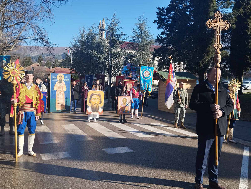 БИЛЕЋА, 27. ЈАНУАРА /СРНА/ - Његово високопреосвештенство митрополит захумско-херцеговачки Димитрије служио је Свету архијерејску литургију у Саборном храму Светог Саве у Билећи, а потом је свечана литија прошла билећким улицама.