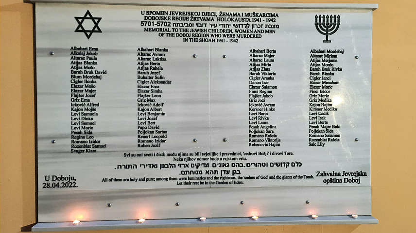 ДОБОЈ, 27. ЈАНУАРА /СРНА/ - У Јеврејском културном центру у Добоју данас је молитвама за жртве Холокауста и фашистичког и нацистичког терора обиљежен Међународни дан сјећања на жртве Холокауста.