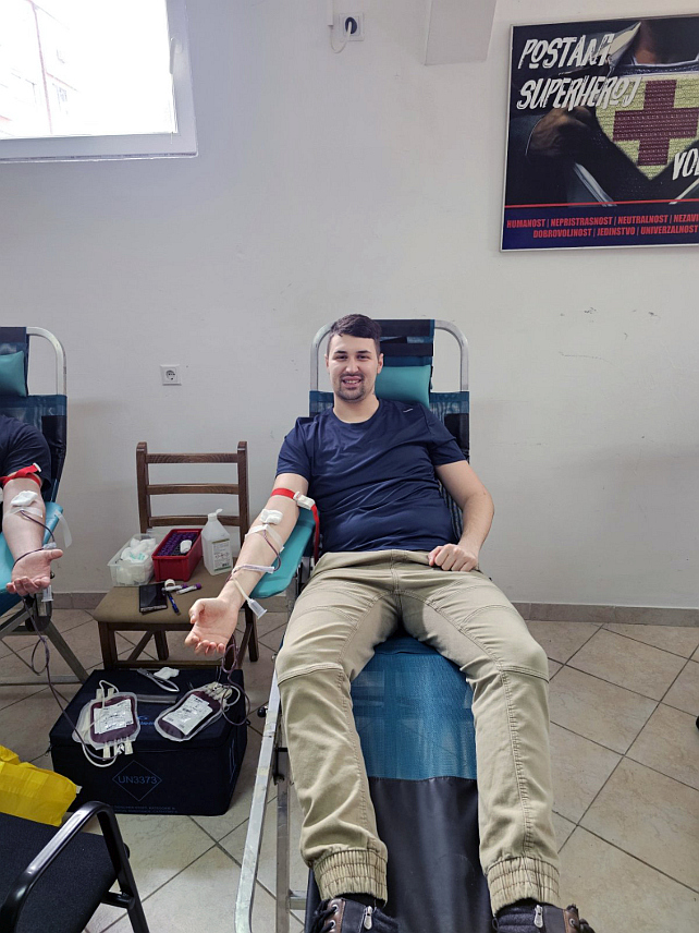 ШАМАЦ, 28. ЈАНУАРА /СРНА/ - У Шамцу је данас организована прва акција добровољног давања крви у овој години у којој је 69 лица дало драгоцјену течност за потребе добојског Завода за трансфузију.