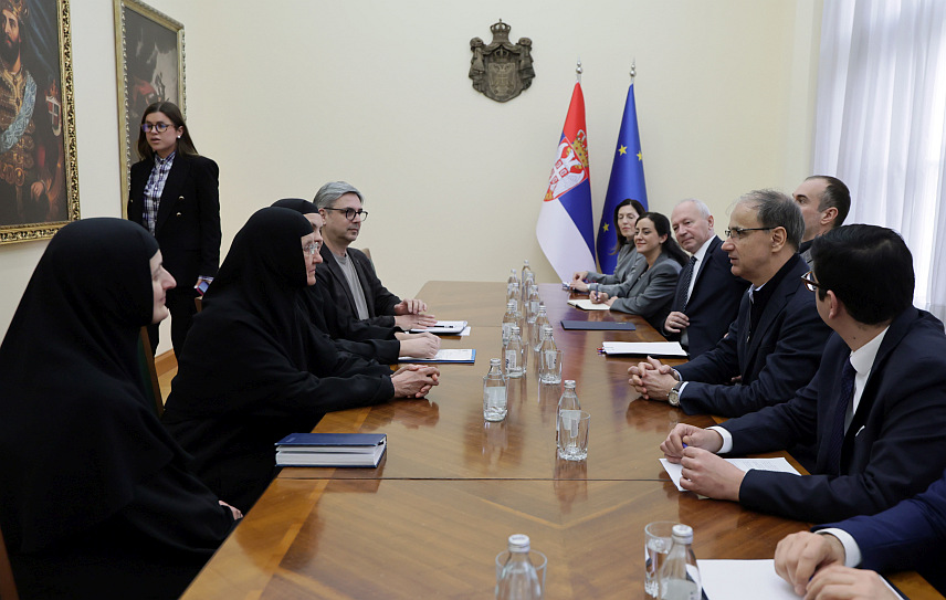 БЕОГРАД, 28. ЈАНУАРА /СРНА/ - Премијер Србије Ђуро Мацут данас је разговарао са монахињама из Жиче о обнови тог манастира и формирању посебног тијела под покровитељством Владе за тај подухват.