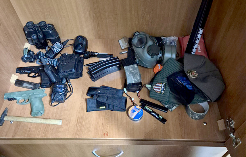 БЕОГРАД, 28. ЈАНУАРА /СРНА/ - Полиција је у Зрењанину ухапсила мушкарца старог 49 година који се лажно представљао као припадник МУП-а и Безбједносно-информативне агенције /БИА/ и на тај начин преварио већи број грађана за више од 12.000.000 динара /више од 102.000 евра/.