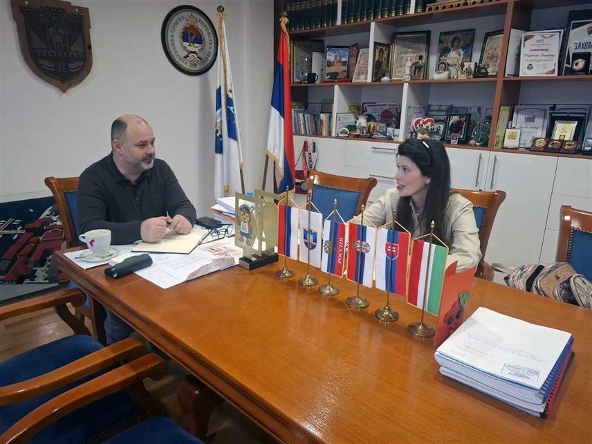 ВИШЕГРАД, 30. ЈАНУАРА /СРНА/ - Начелник општине Вишеград Младен Ђуревић састао се данас у Вишеграду са директором Културног центра "Иво Андрић" Јеленом Ђурић.