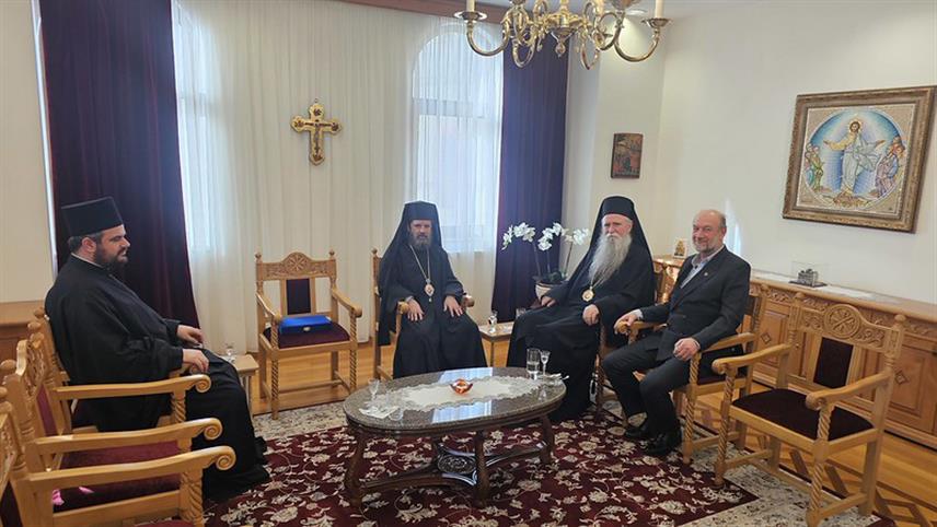 ПОДГОРИЦА, 30. ЈАНУАРА /СРНА/ - Његово високопреосвештенство митрополит црногорско-приморски Јоаникије и архиепископ Албанске православне цркве Јован данас су током сусрета у Тирани истакли искрене братске и пријатељске односе између Албанске архиепископије и Српске православне цркве /СПЦ/.