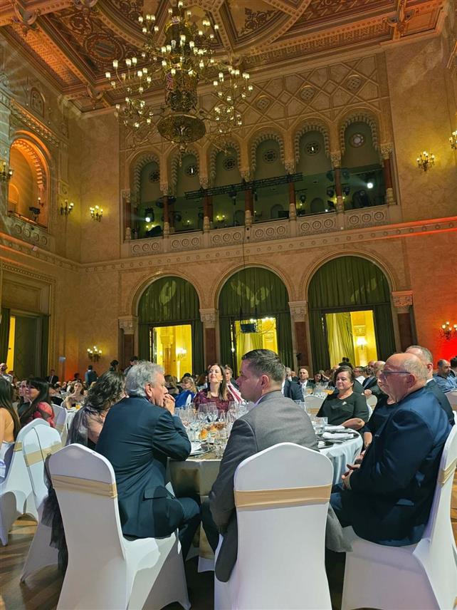 БУДИМПЕШТА, 31. ЈАНУАРА /СРНА/ - У Будимпешти је одржан Светосавски бал којем је  присуствовало око 400 званица.