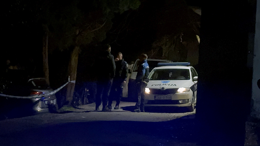 МОСТАР, 31. ЈАНУАРА /СРНА/ - Лице чији су иницијали С.С. /46/ рањено је вечерас у пуцњави у Мостару, а полиција је ухапсила педесетогодишњег А.О, потврђено је Срни у МУП-у Херцеговачко-неретванског кантона.