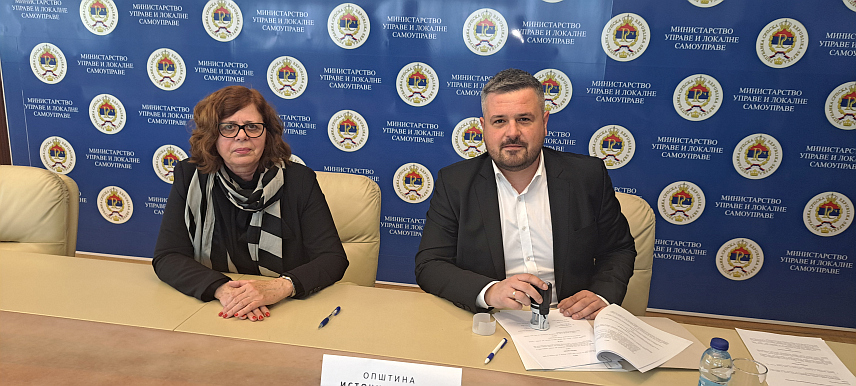 БАЊАЛУКА, 8. ЈАНУАРА /СРНА/ - Министар управе и локалне самоуправе Републике Српске Сенка Јујић потписала је данас у Бањалуци уговоре о суфинансирању десет пројеката са осам начелника неразвијених и изразито неразвијених јединица локалне самоуправе.