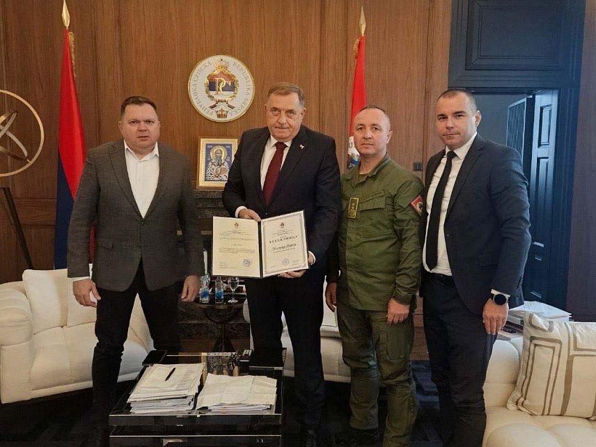 БАЊАЛУКА, 12. ОКТОБРА /СРНА/ - Предсједник Милорад Додик истакао је данас да је поносан на постигнуте резултате и чињеницу да је Центар за обуку израстао у један од најважнијих стубова Министарства унутрашњих послова /МУП/ Републике Српске, са кључном улогом у стручном усавршавању и оспособљавању полицијских службеника.