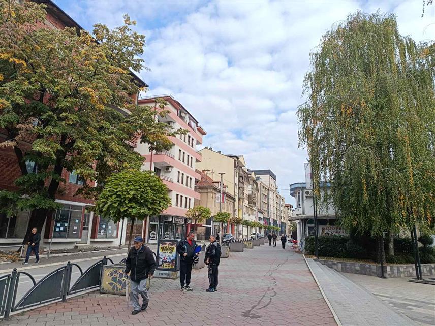 ЗВОРНИК, 14. ОКТОБРА /СРНА/ - Сезона гријања у Зворнику почиње сутра, а цијена услуге остаје иста, саопштено је данас из предузећа "Зворник стан".