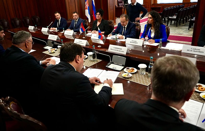 БЕОГРАД, 15. ОКТОБРА /СРНА/ - Постоји простор за унапређење сарадње полиција Србије и Руске Федерације у бројним областима, посебно у борби против организованог и високотехнолошког криминала и трговине људима, оцијенили су у Москви министар унутрашњих послова Србије у техничком мандату Ивица Дачић и замјеник руског министра унутрашњих послова Игор Зубов.