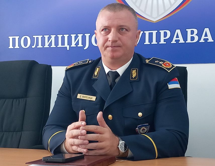 ПРИЈЕДОР, 15. ОКТОБРА /СРНА/ - Двоје полицијских службеника Полицијске управе /ПУ/ Приједор, који су лишени слободе у акцији „Робокап“, у дисциплинском поступку Министарства унутрашњих послова /МУП/ Републике Српске санкционисани су престанком радног односа, изјавио је данас начелник ове управе Драган Милојица.