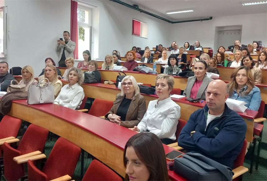 ТРЕБИЊЕ, 17. ОКТОБРА /СРНА/ - Републички семинар наставника српског језика и књижевности окупио је у Требињу око 80 просвјетних радника из свих крајева Републике Српске, а за учеснике су припремљена предавања и радионице које обухватају различите области књижевности, методике наставе, али и примјену савремених технологија у образовању.