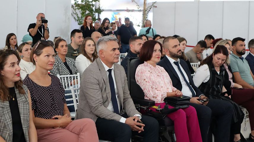 БРЧКО, 1. ОКTОБРА /СРНА/ - У оквиру Међународног сајма привреде у Брчком данас су представљени резултати трогодишњег пројекта социо-економске инклузије /СЕИ/, кроз који су у дистрикту успостављени нови механизми подршке запошљавању рањивих категорија и основано прво социјално предузеће "Оптимус".