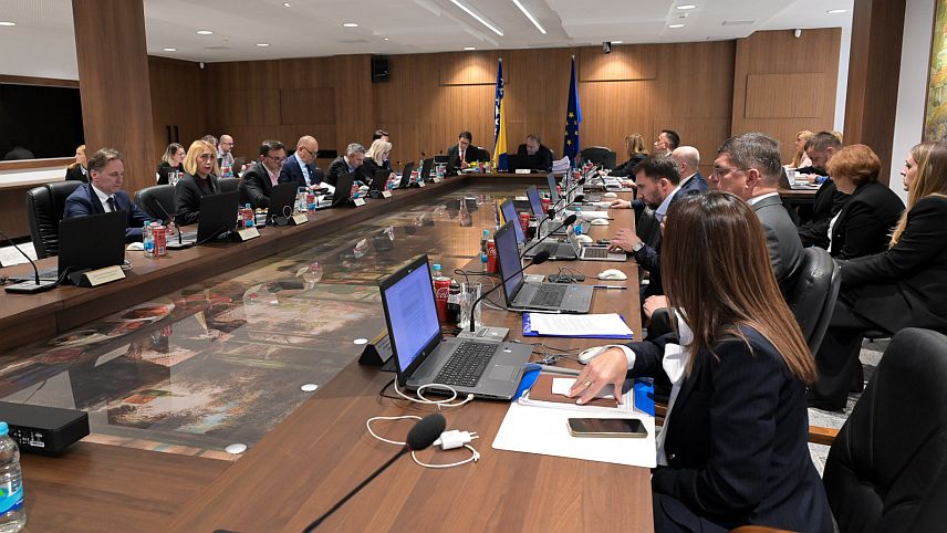 САРАЈЕВО, 20. ОКТОБРА /СРНА/ - Федерална Влада формирала је данас интерресорну радну групу за успостављање система за хитно обавјештавање јавности у случајевима нестанка дјеце у БиХ /Child Alert BH/ која у року од три мјесеца треба да припреми приједлог модела институционалног, техничког и оперативног управљања системом.