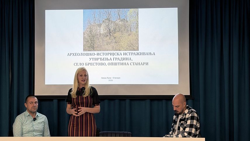 СТАНАРИ, 22. ОКТОБРА /СРНА/ - У Станарима су вечерас презентовани резултати почетних археолошких истраживања у станарском насељу Брестово. Презентацију је одржао виши кустос Регионалног музеја у Добоју Александар Јашаревић. У овом истраживању учествовао је и магистар географије Дамир Кљајић, који се бавио прикупљањем историјске, етнографске и топографске грађе.